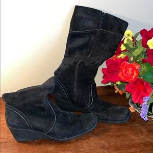 Santana Canada Suede Black Wedge Boots